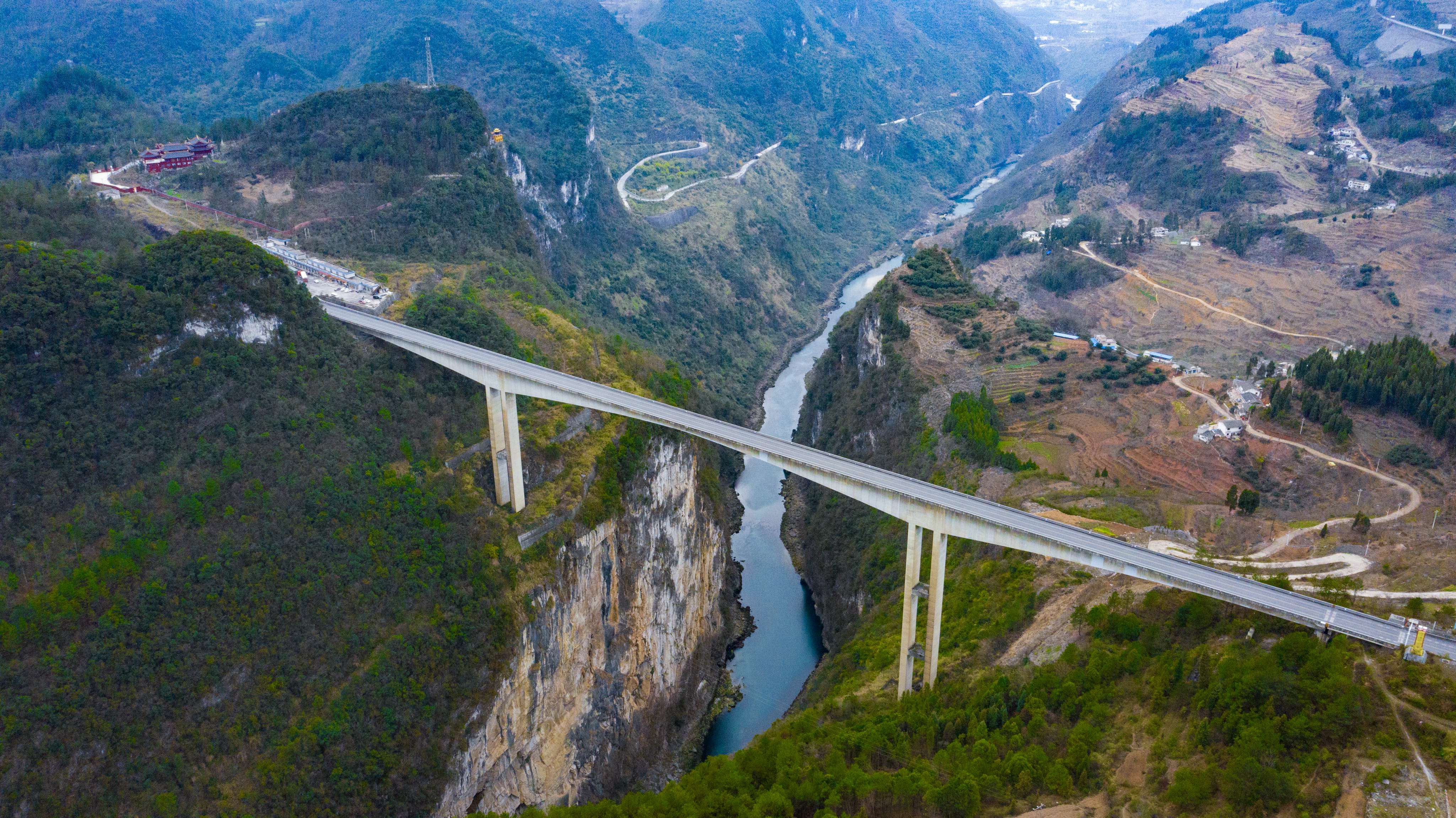 DJI_0818---貴陽至畢節(jié)高等級公路六廣河大橋。貴州日報天眼新聞記者  聞雙攝.JPG